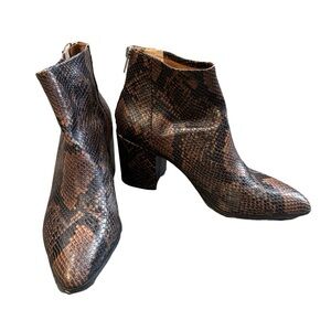 Steve Madden Brown and Black Snakeskin Boots Size 8